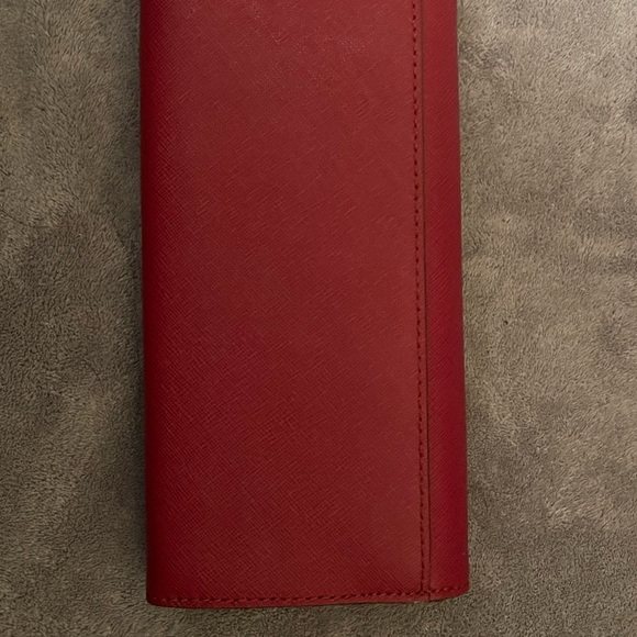 🚫SOLD🚫 MICHAEL KORS LONG RED TRIFOLD WALLET / APPEARS UNUSED - Picture 2 of 8